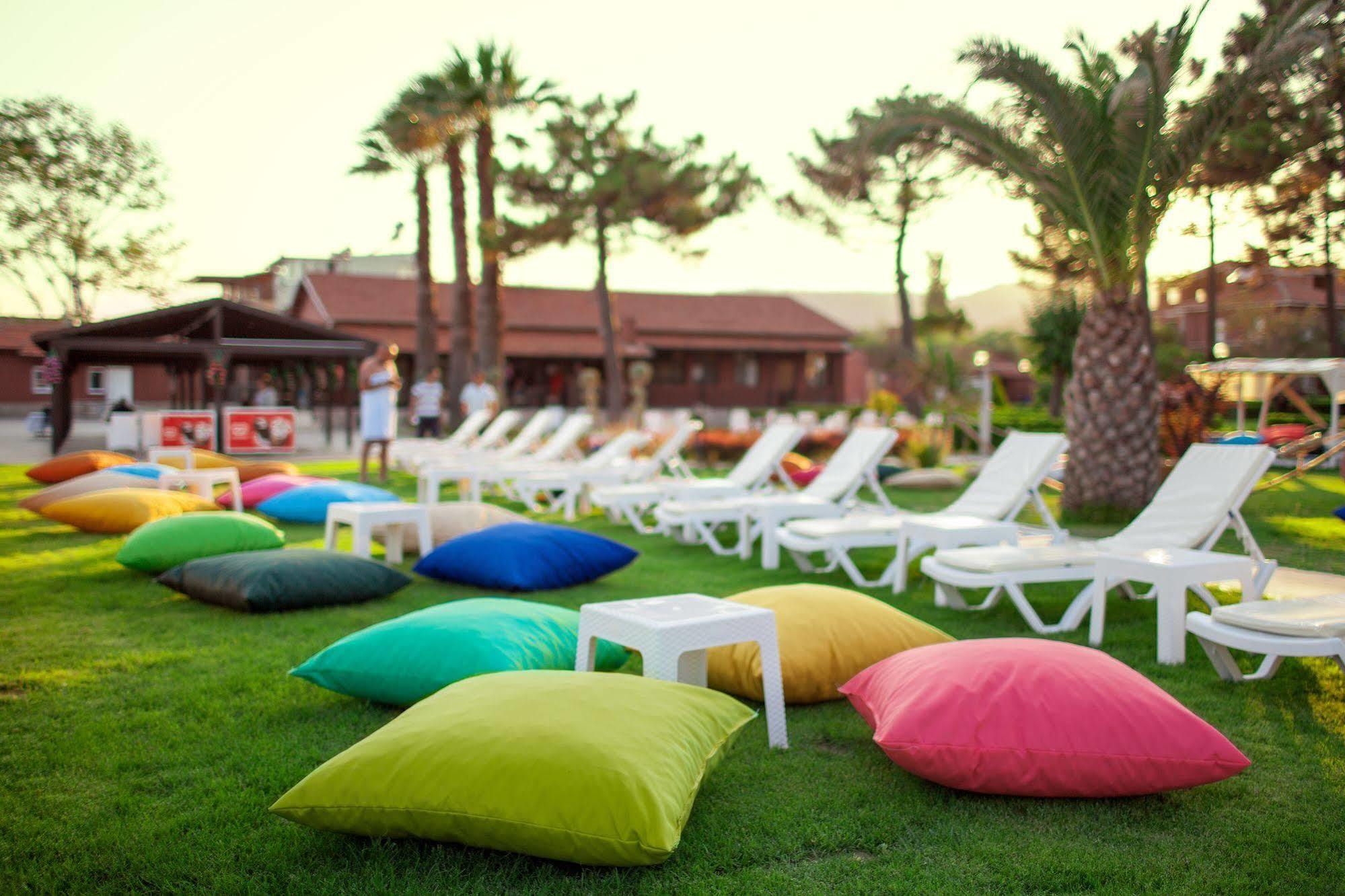 Palm Beach Hotel Küçükkuyu Extérieur photo